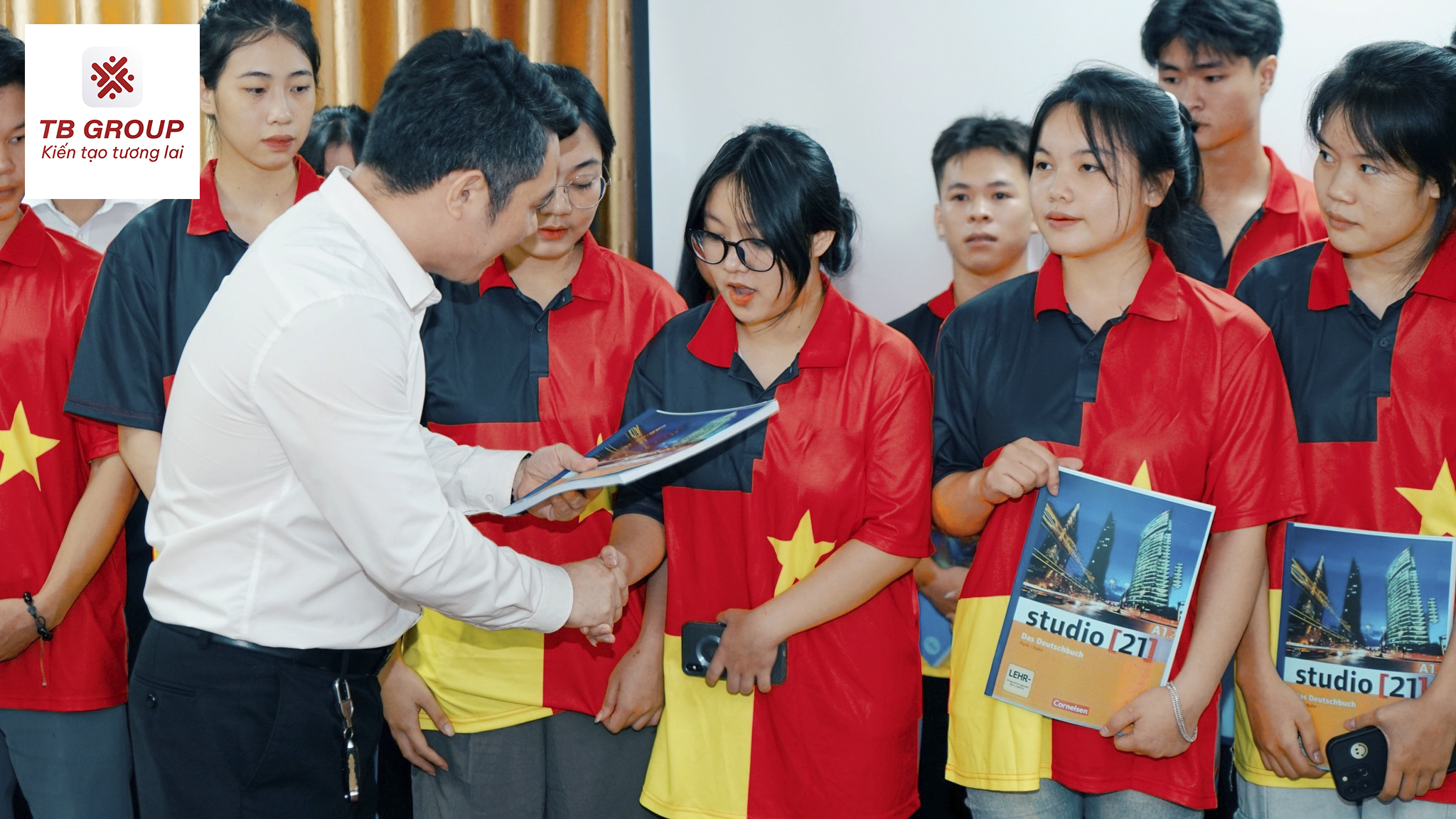 Tuyen dung tuyen sinh